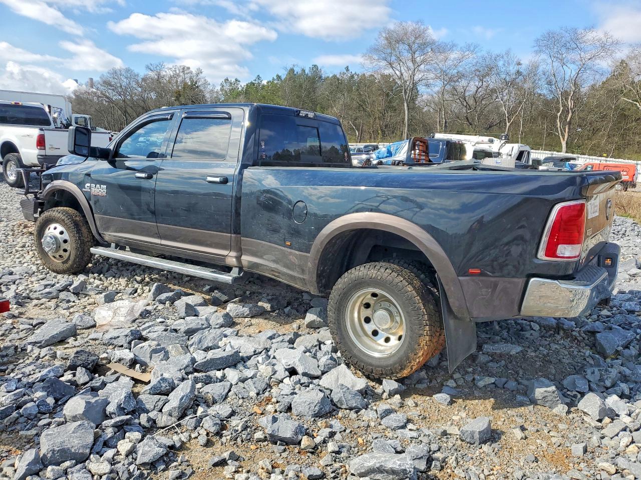 2018 RAM 3500 LARAMIE CREW CA photo 2