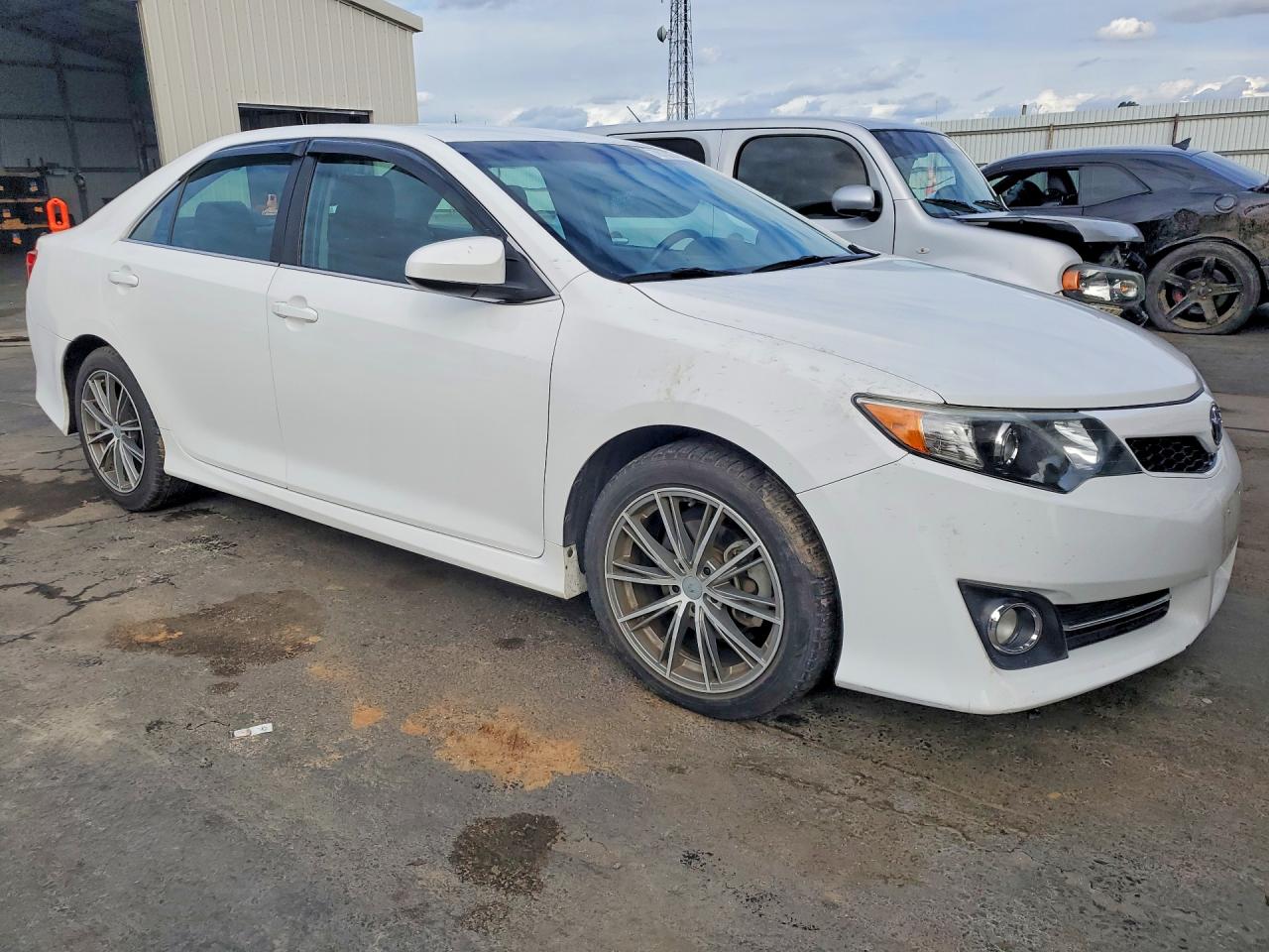 2013 TOYOTA CAMRY SE photo 10