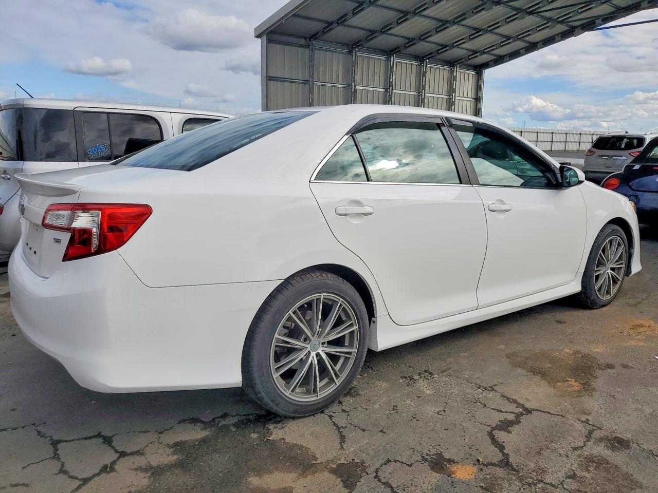 2013 TOYOTA CAMRY SE photo 7