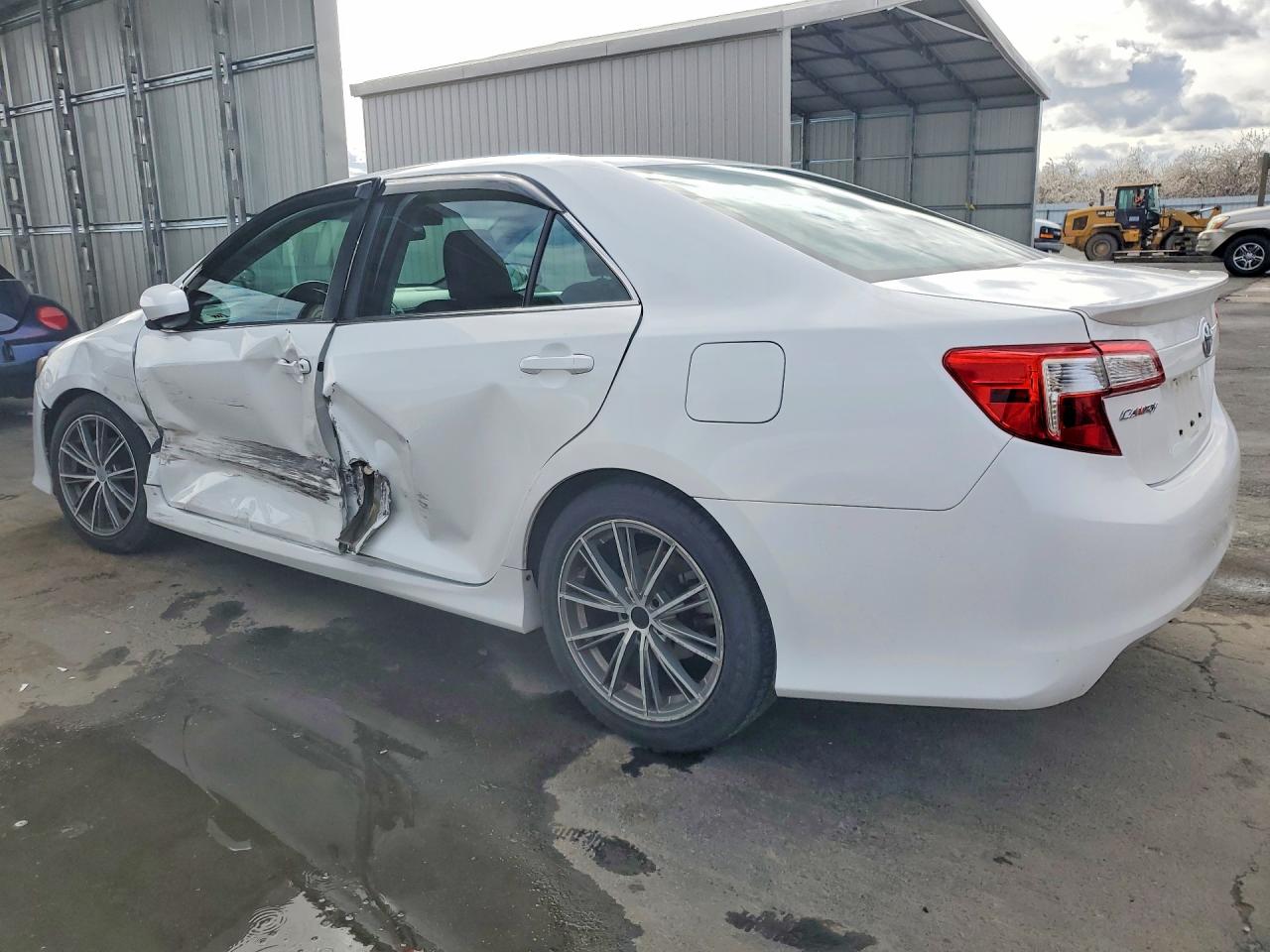 2013 TOYOTA CAMRY SE photo 4