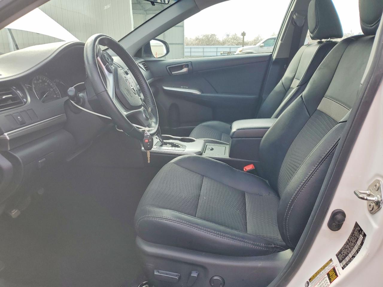 2013 TOYOTA CAMRY SE photo 19