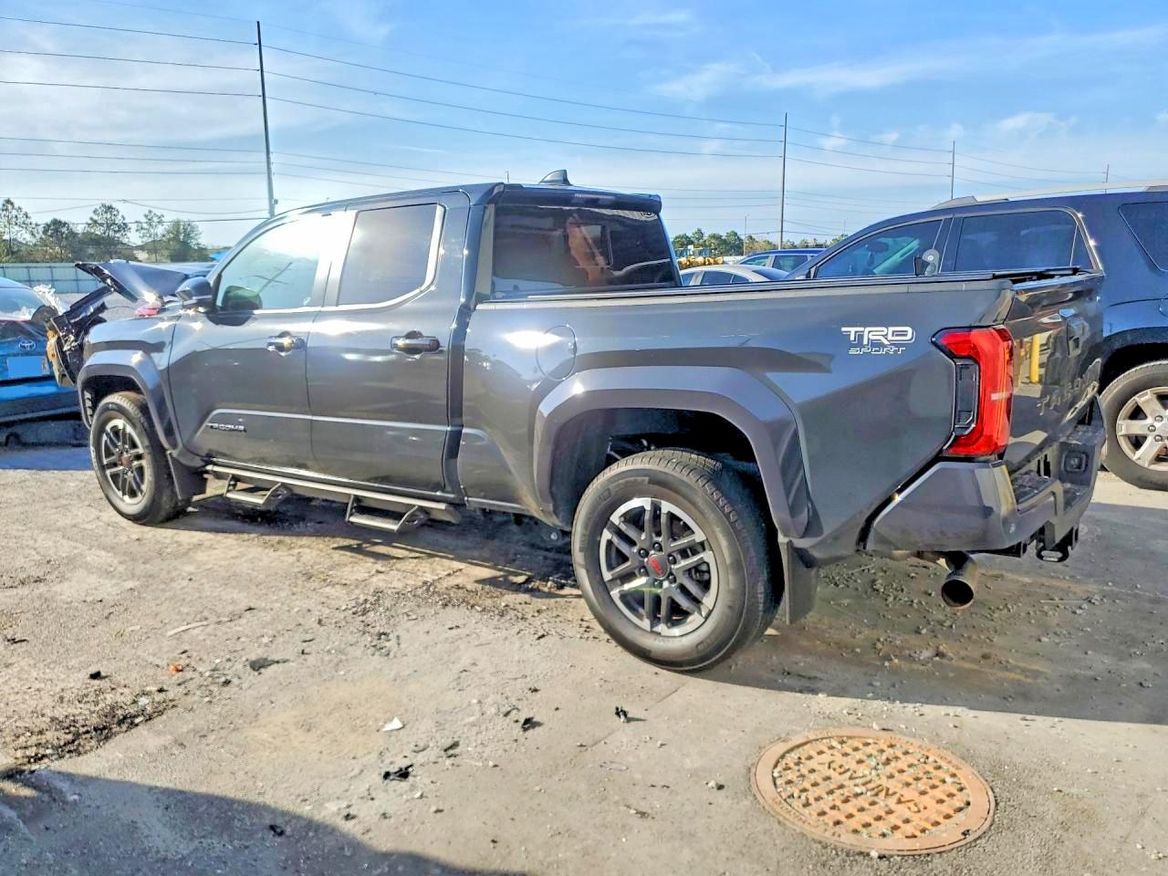 2024 TOYOTA TACOMA TRD SPORT photo 4