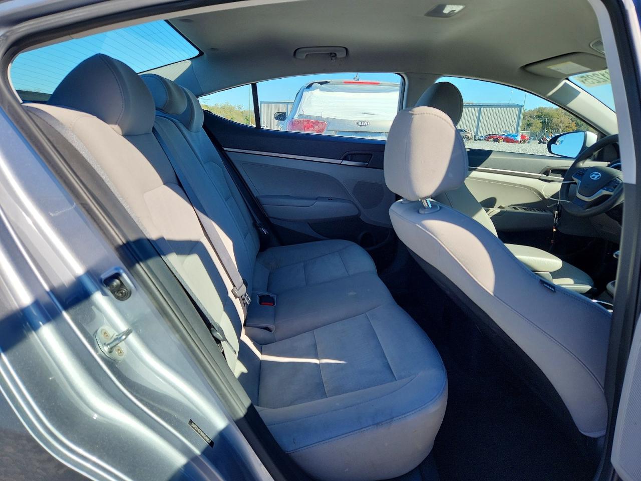 2017 HYUNDAI ELANTRA SE photo 19