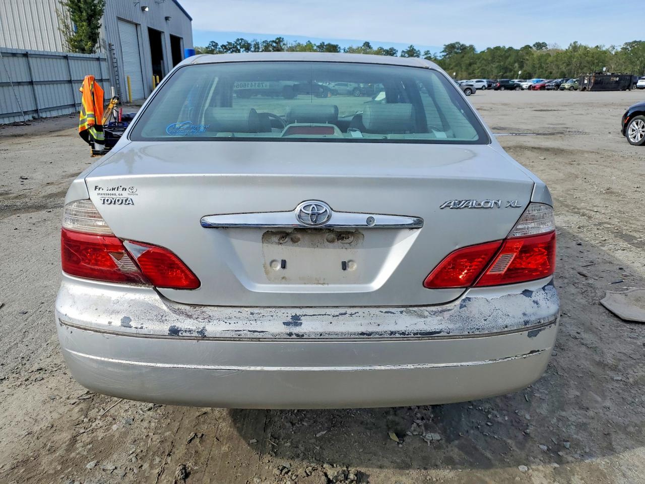 2004 TOYOTA AVALON XL photo 11