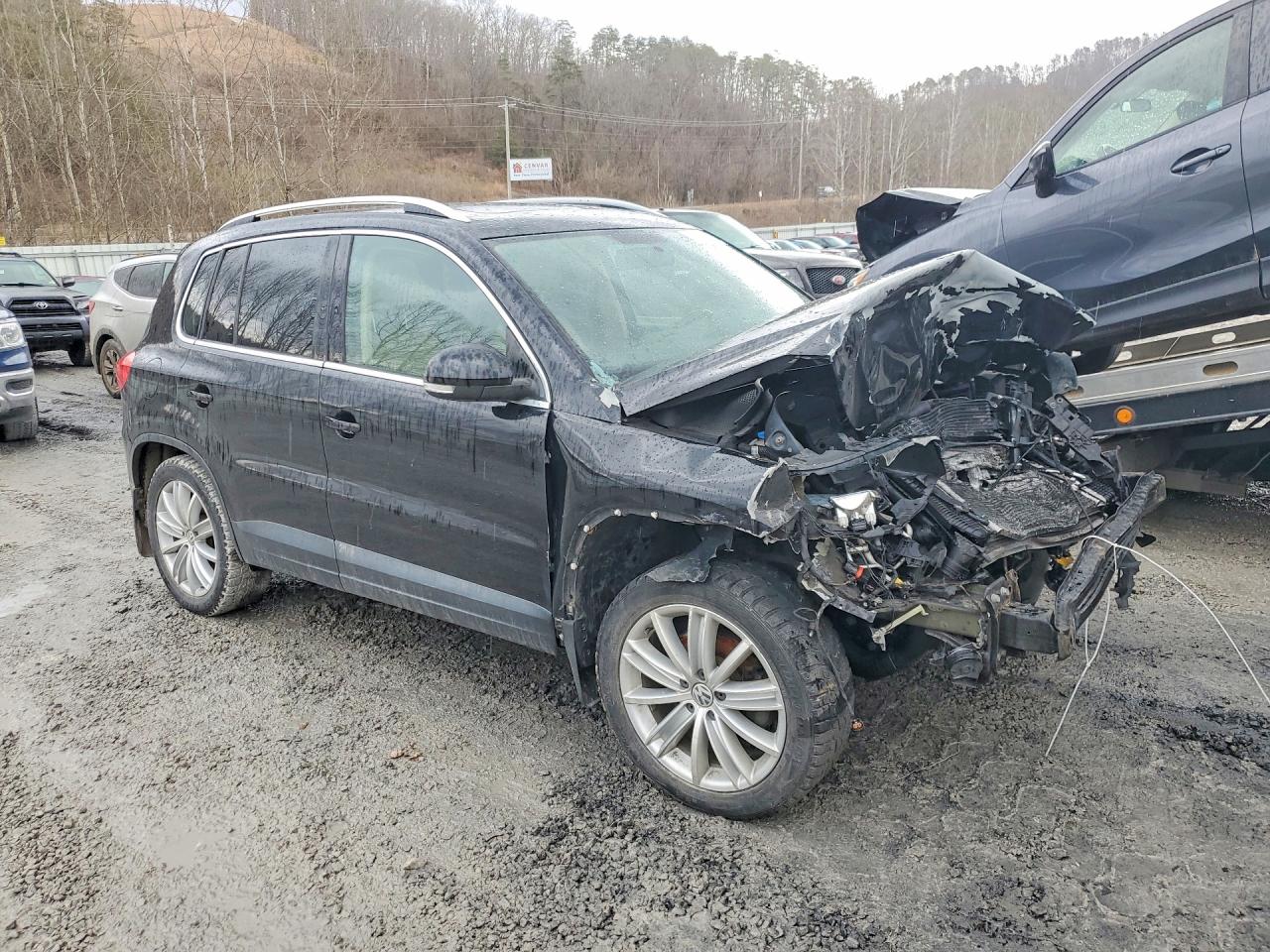2013 VOLKSWAGEN TIGUAN S photo 7