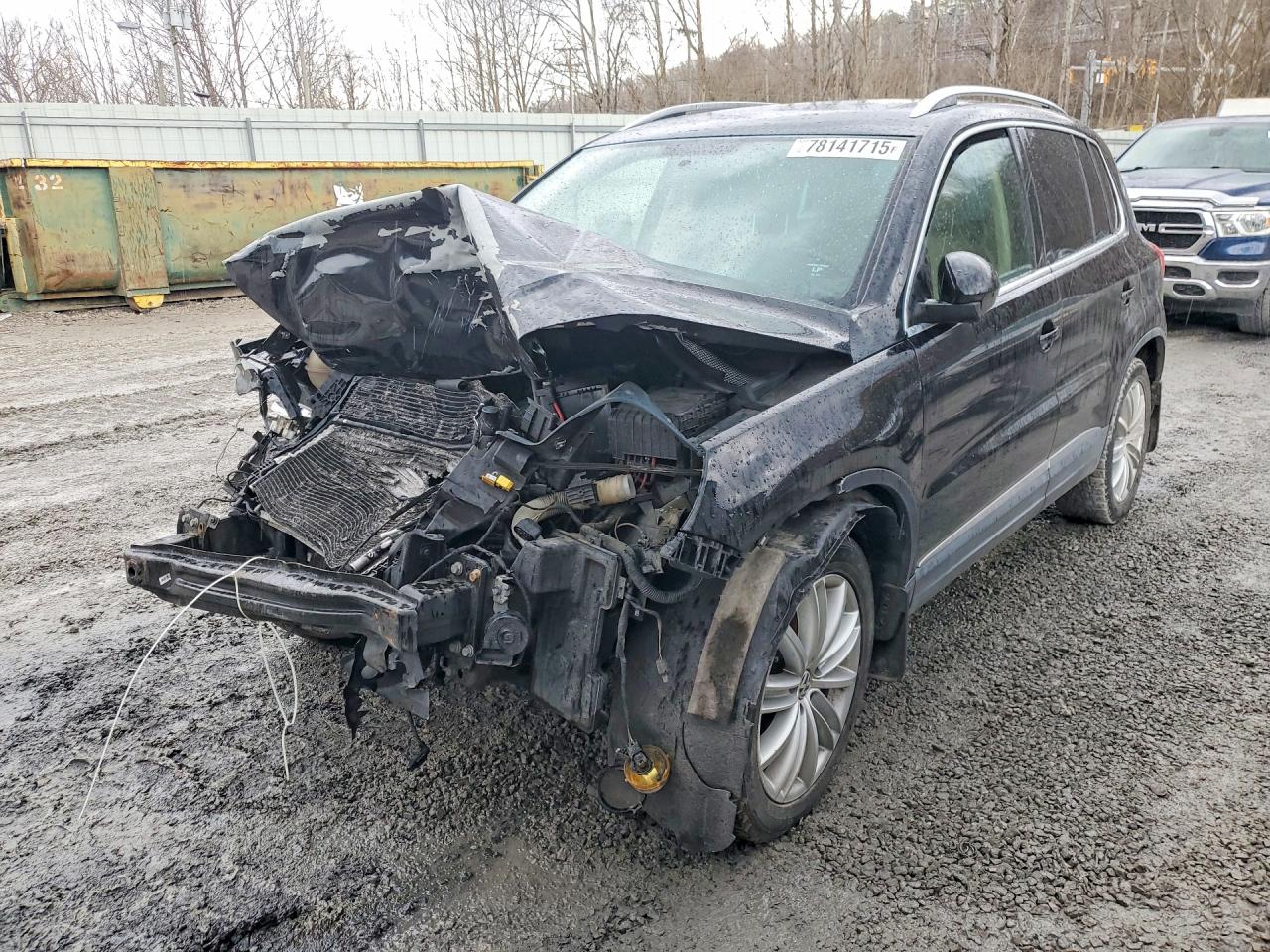 2013 VOLKSWAGEN TIGUAN S photo 2