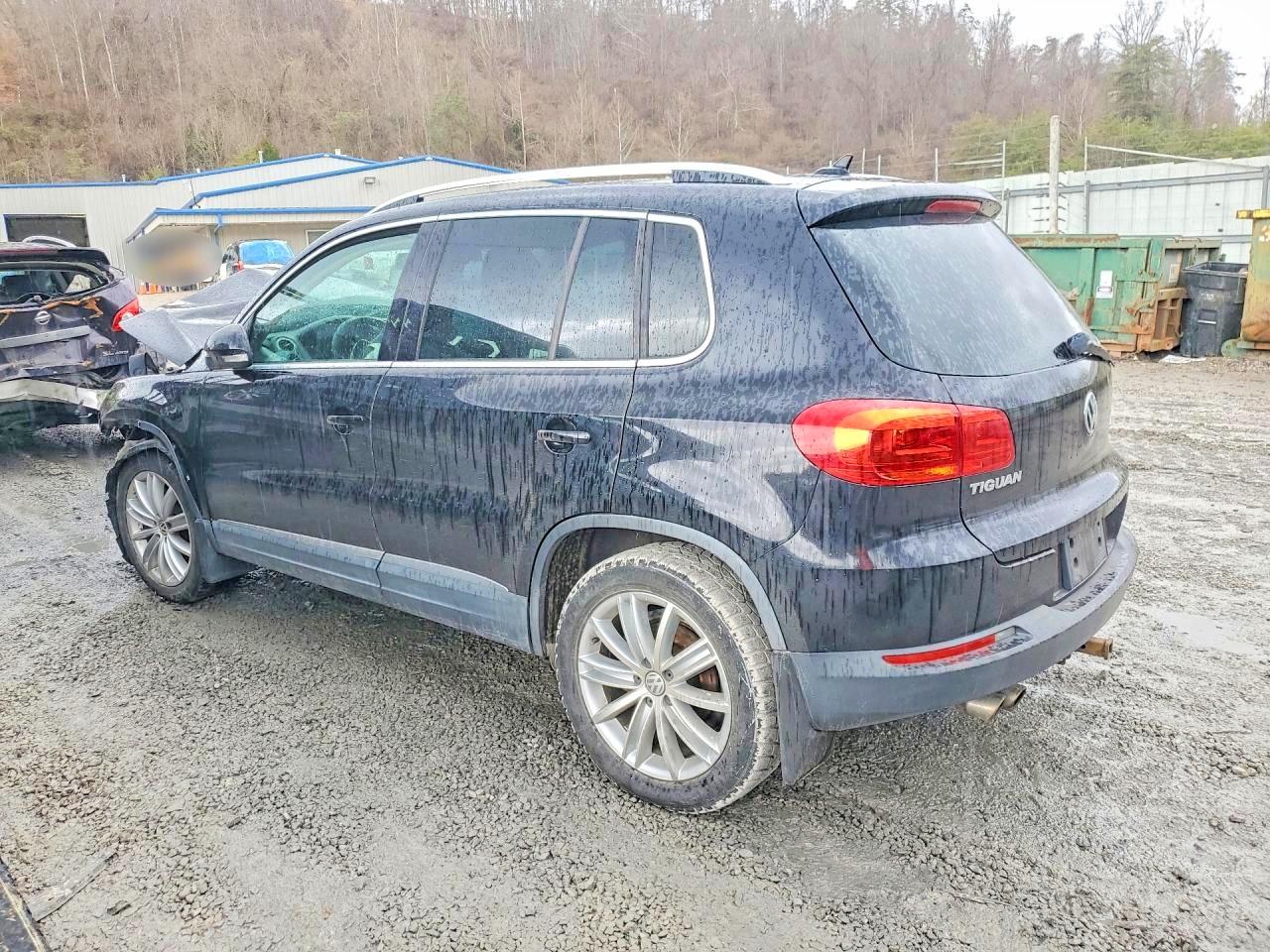 2013 VOLKSWAGEN TIGUAN S photo 3
