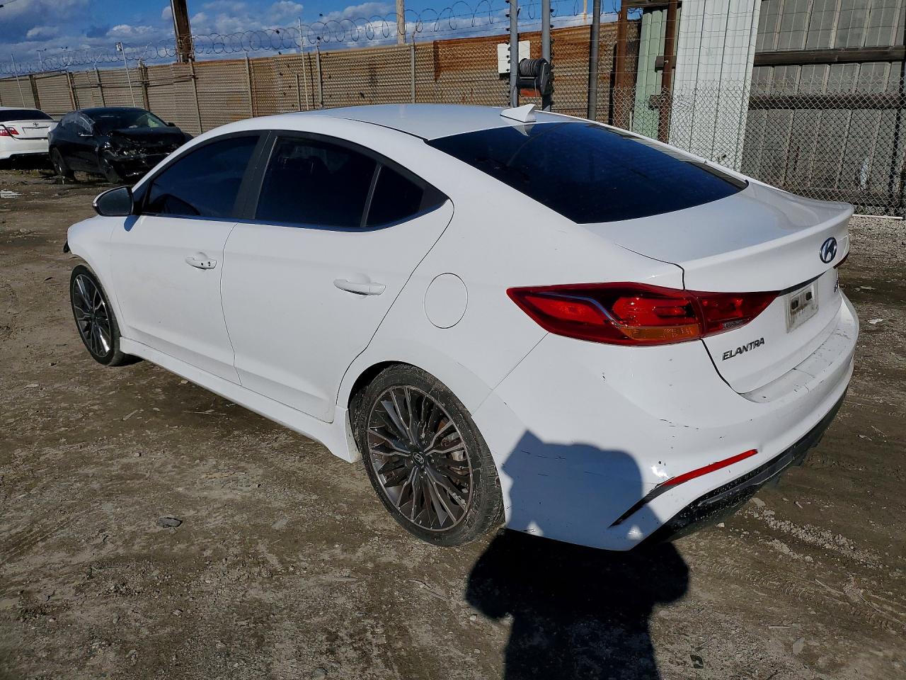 2018 HYUNDAI ELANTRA SPORT photo 3