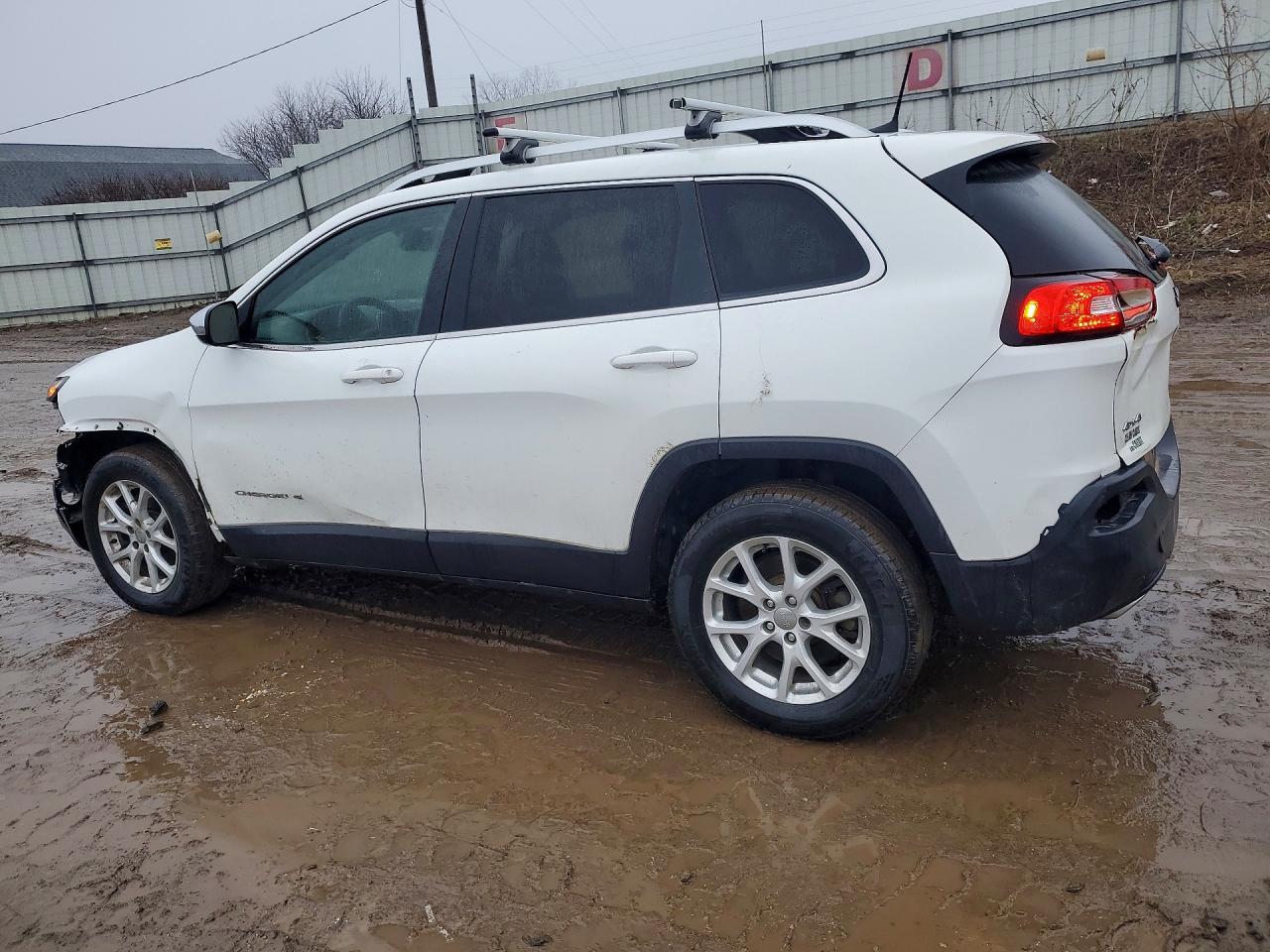 2016 JEEP CHEROKEE LATITUDE photo 3