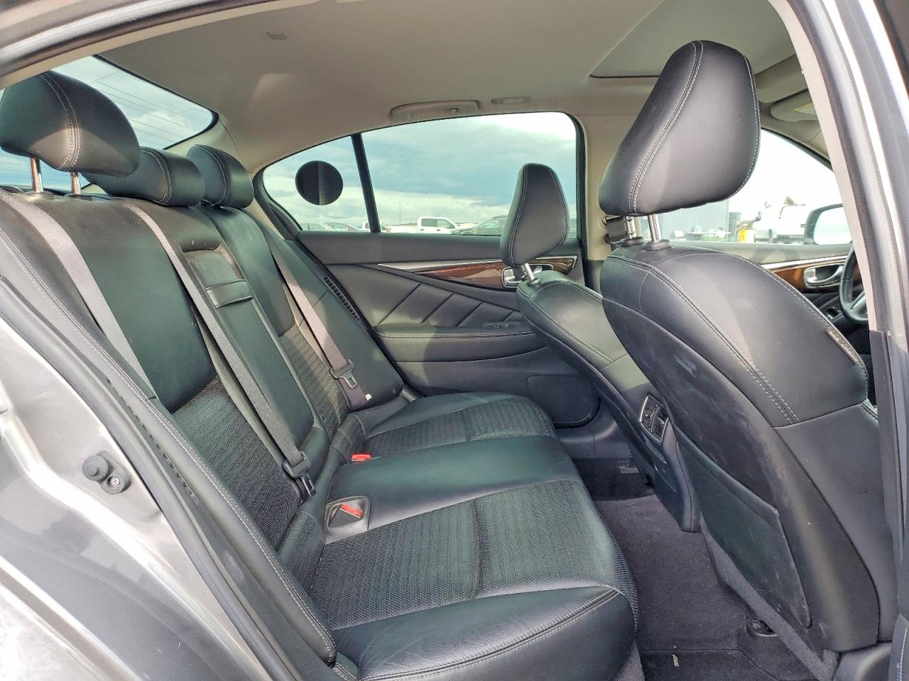 2015 INFINITI Q50 HYBRID PREMIUM photo 18