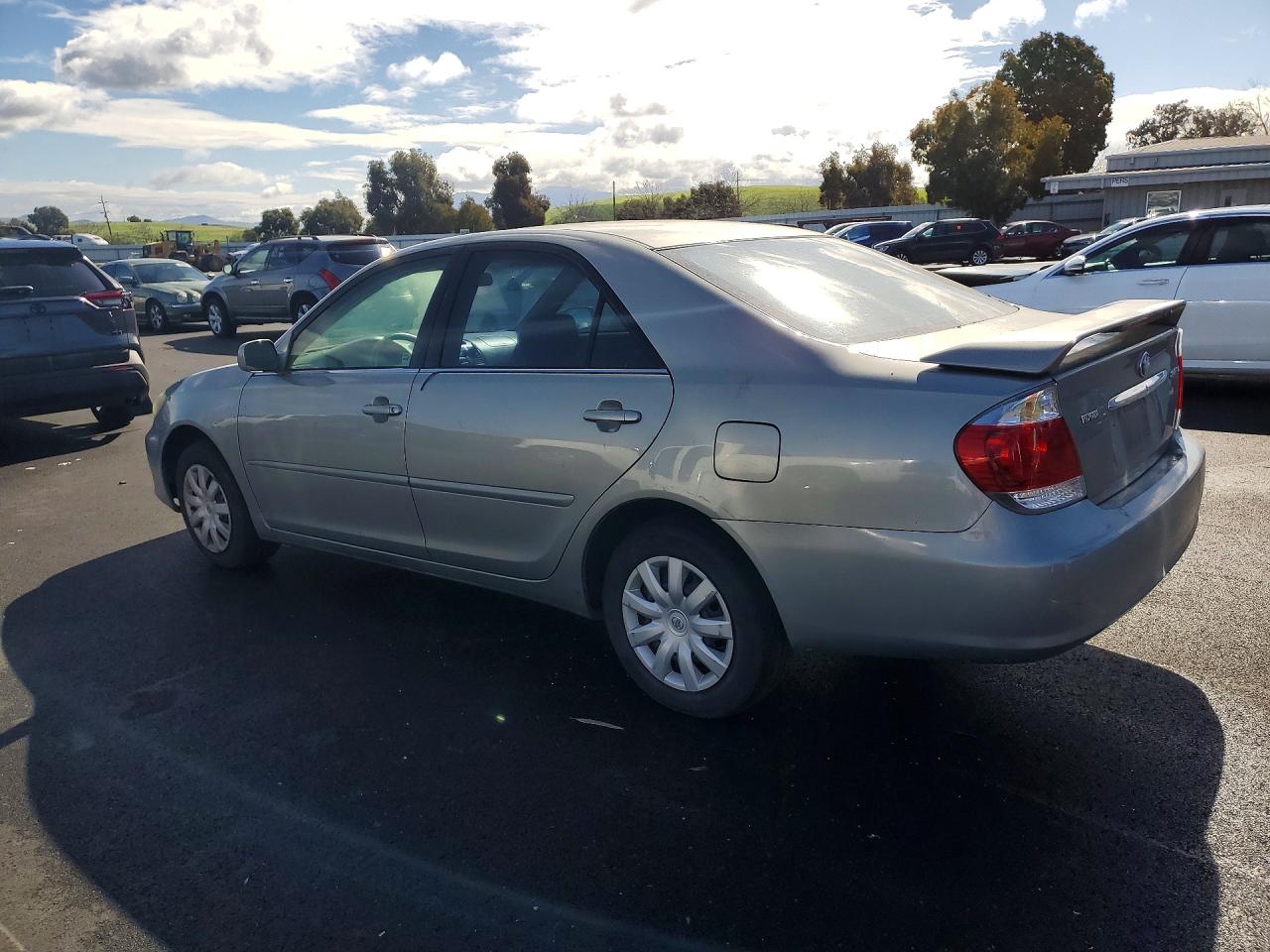 2005 TOYOTA CAMRY LE photo 3