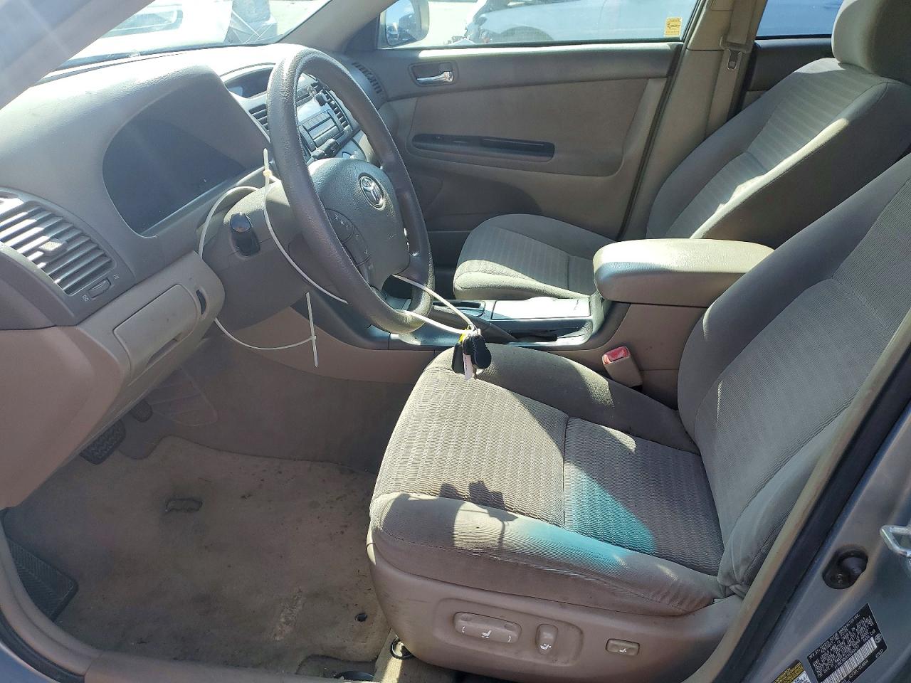2005 TOYOTA CAMRY LE photo 13