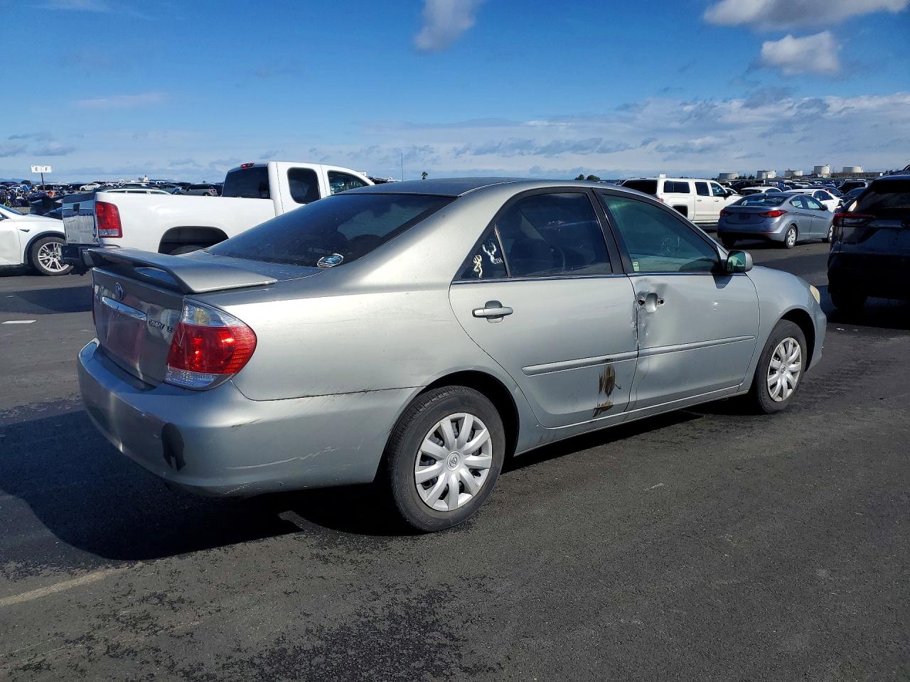2005 TOYOTA CAMRY LE photo 5
