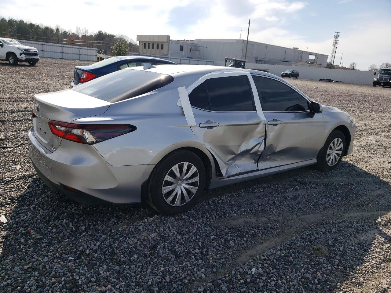 2024 TOYOTA CAMRY LE photo 3