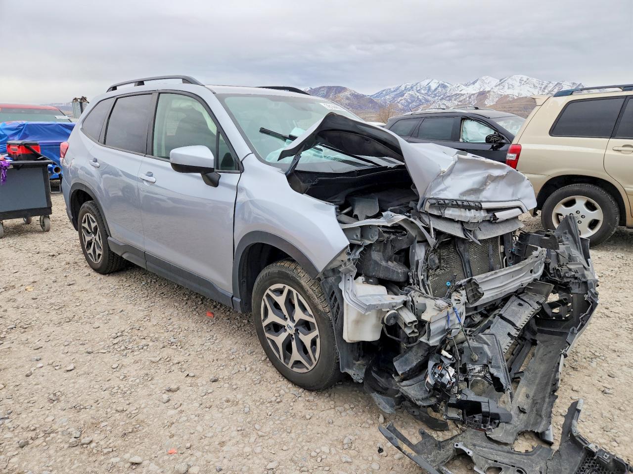 2019 SUBARU FORESTER PREMIUM photo 4