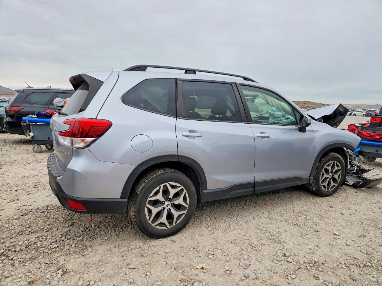 2019 SUBARU FORESTER PREMIUM photo 3