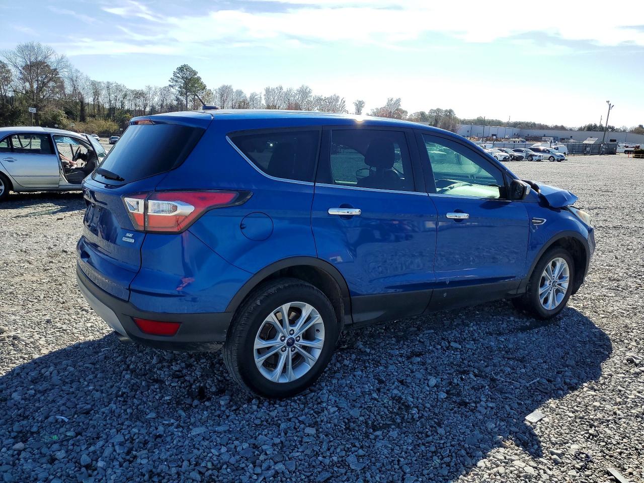 2017 FORD ESCAPE SE photo 5