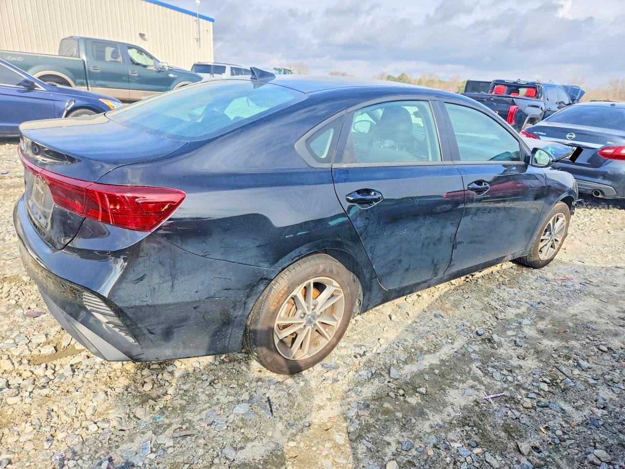 2024 KIA FORTE LX photo 3