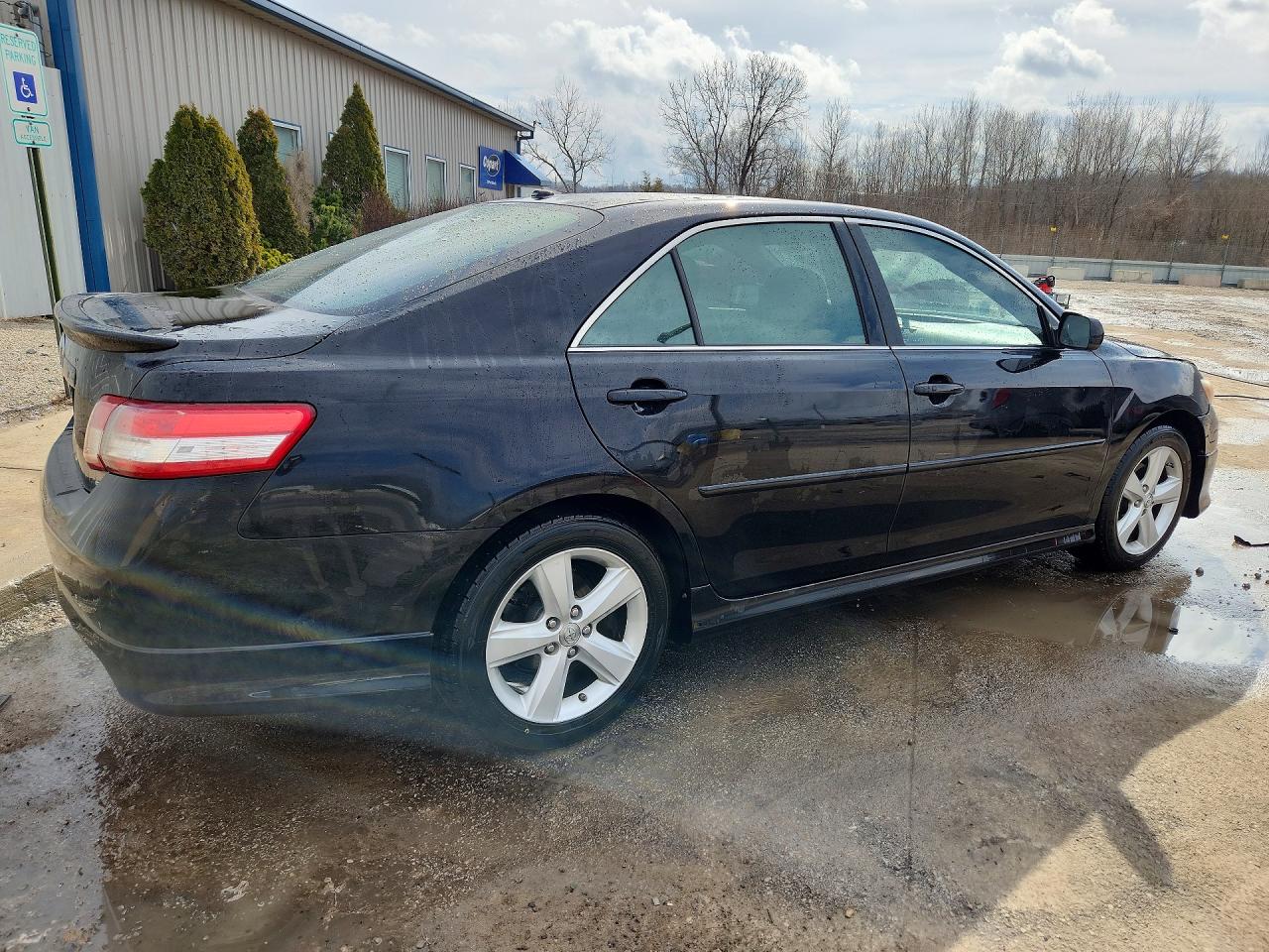 2010 TOYOTA CAMRY SE photo 5