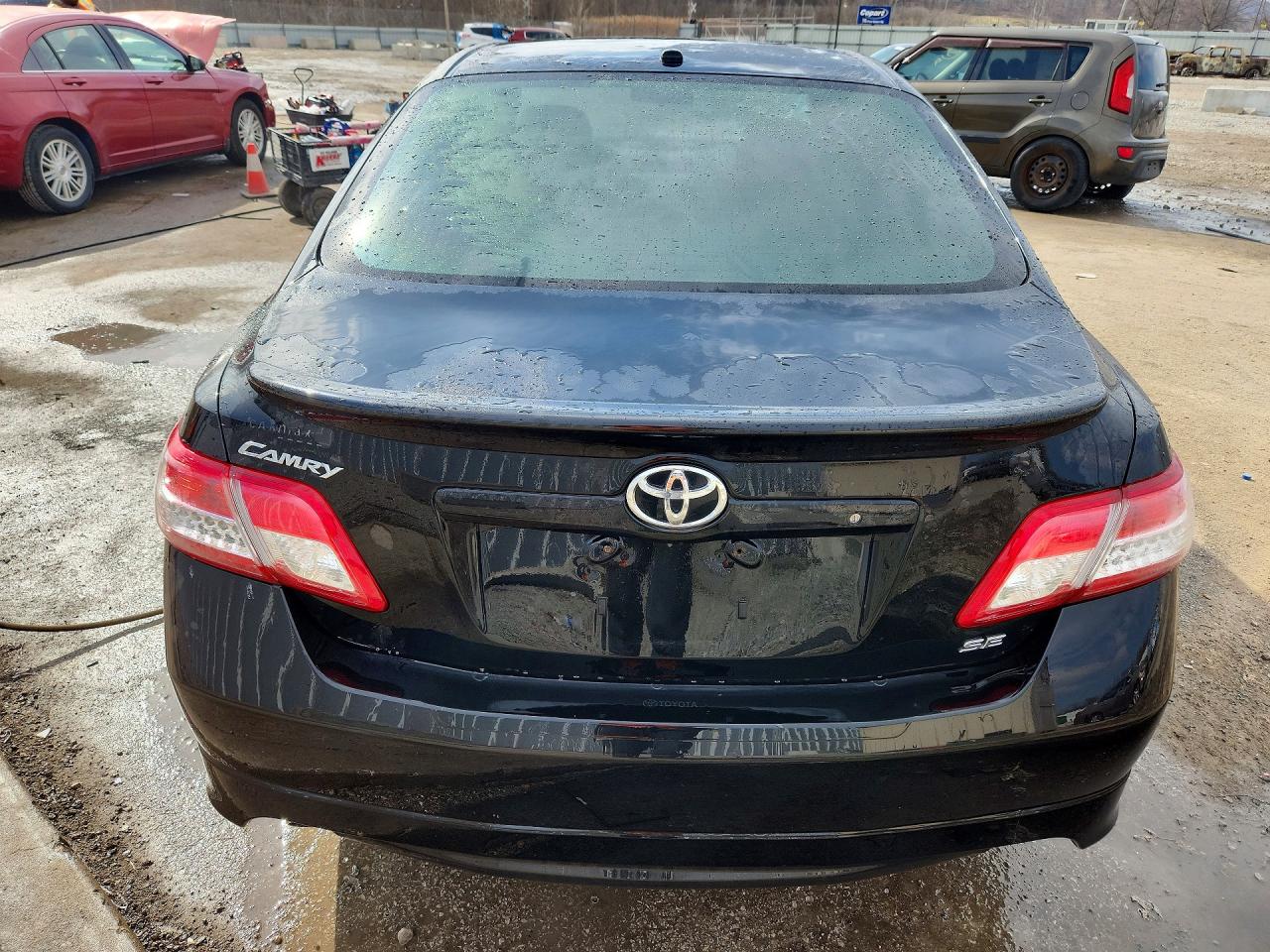2010 TOYOTA CAMRY SE photo 11