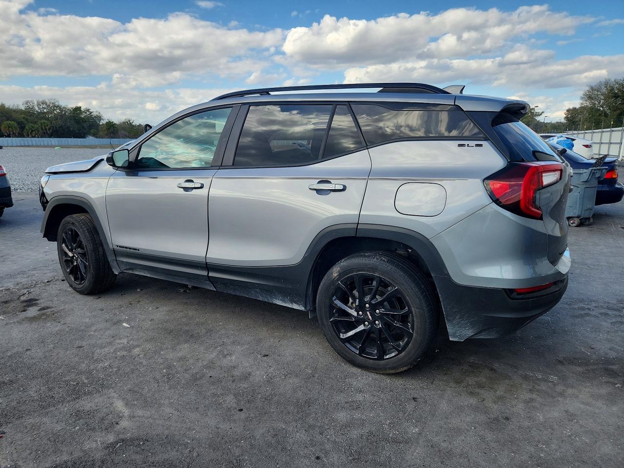 2024 GMC TERRAIN SLE photo 5