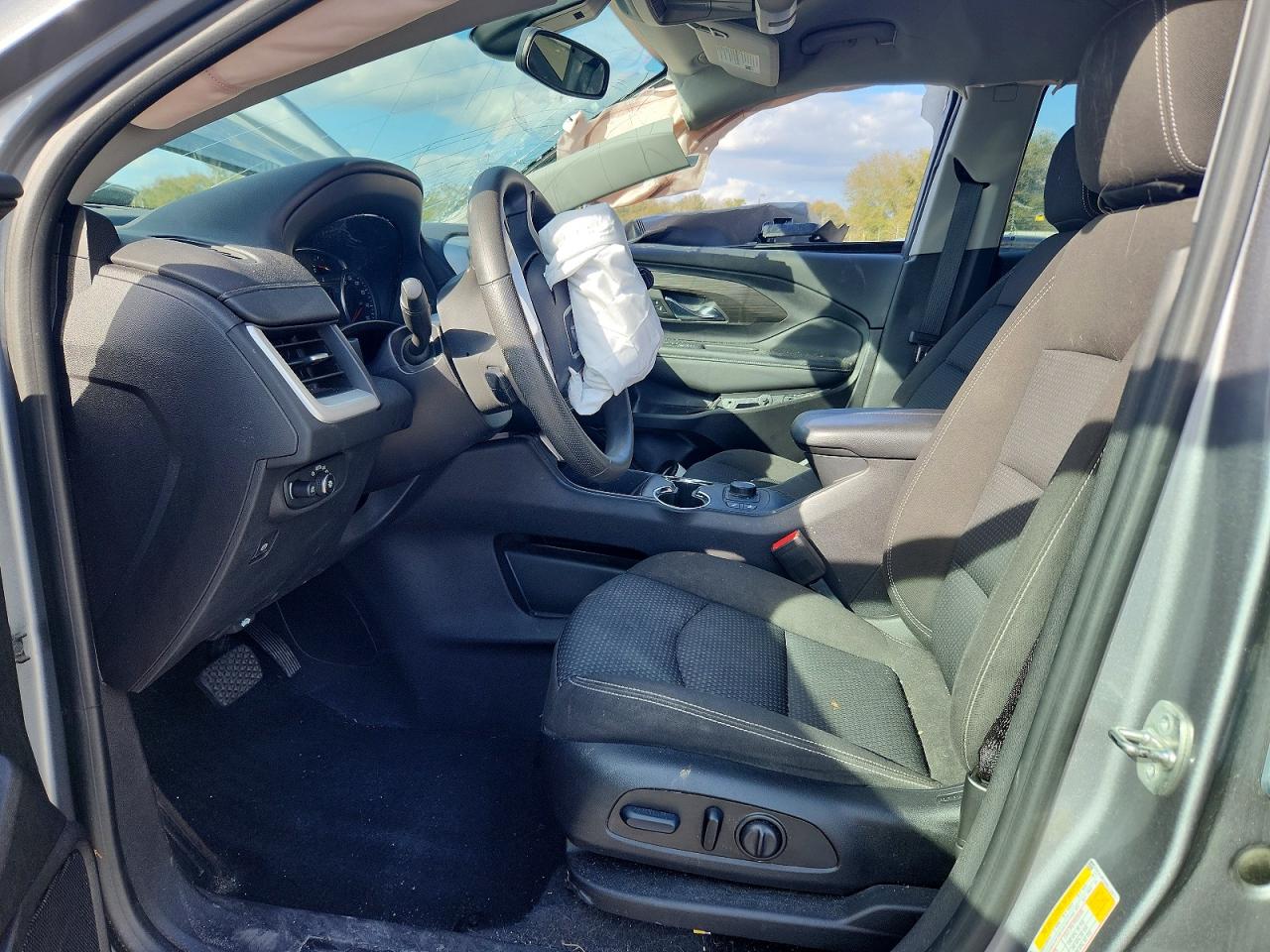2024 GMC TERRAIN SLE photo 25