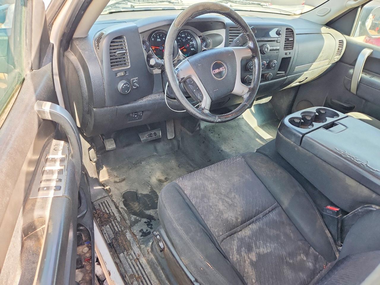 2011 GMC SIERRA C2500 SLE photo 22