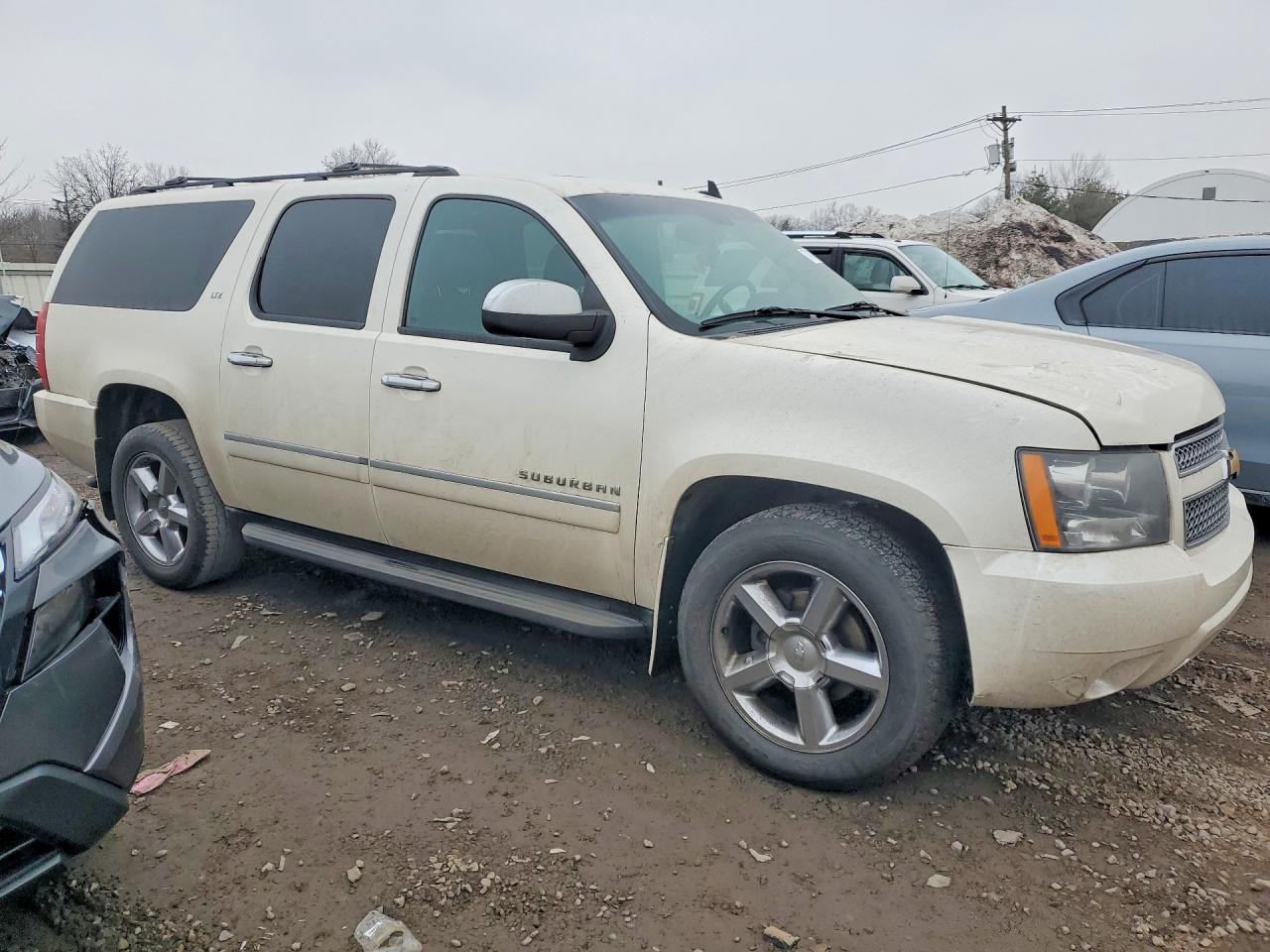 2013 CHEVROLET SUBURBAN K1500 LTZ photo 4