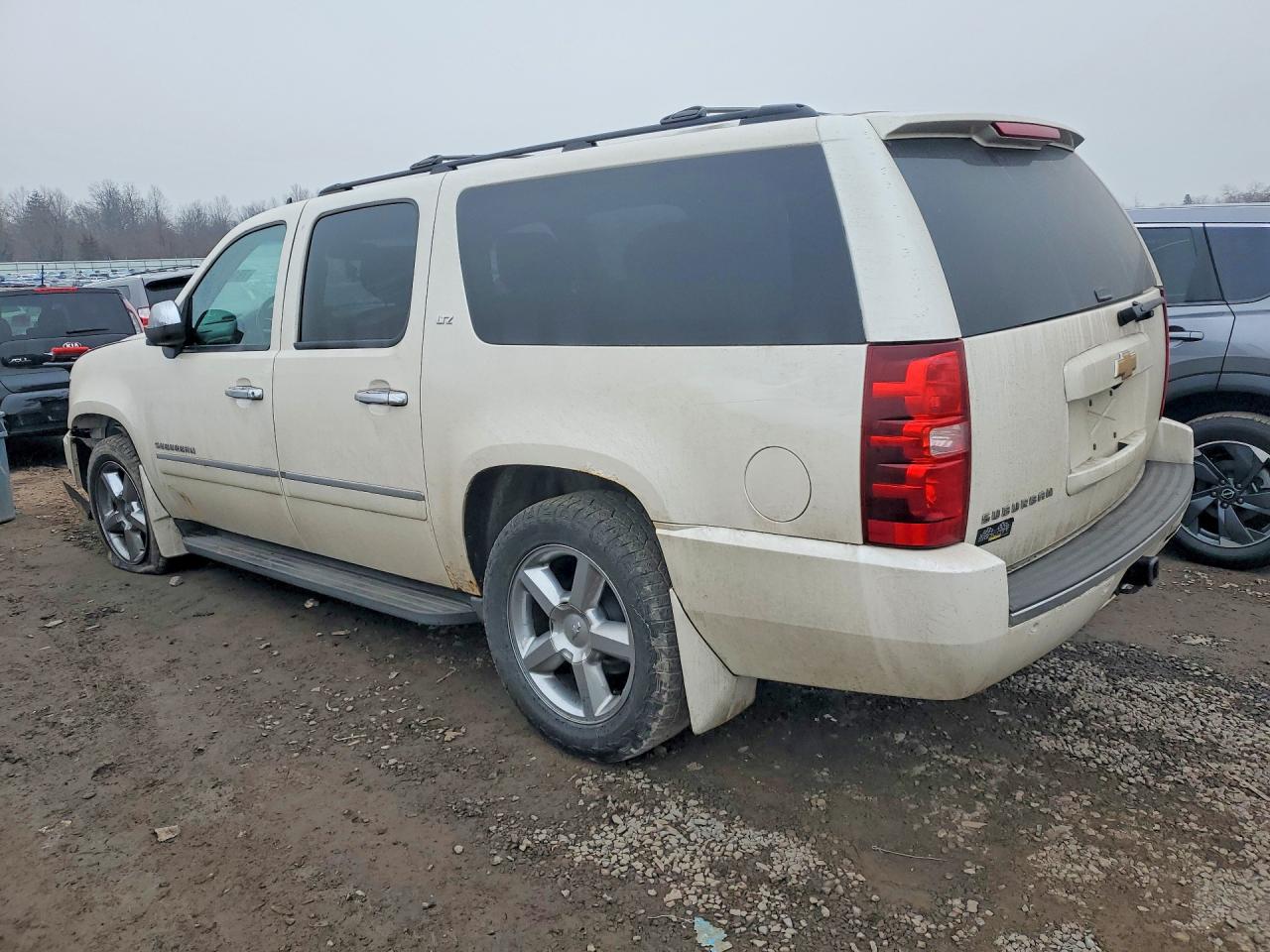 2013 CHEVROLET SUBURBAN K1500 LTZ photo 2