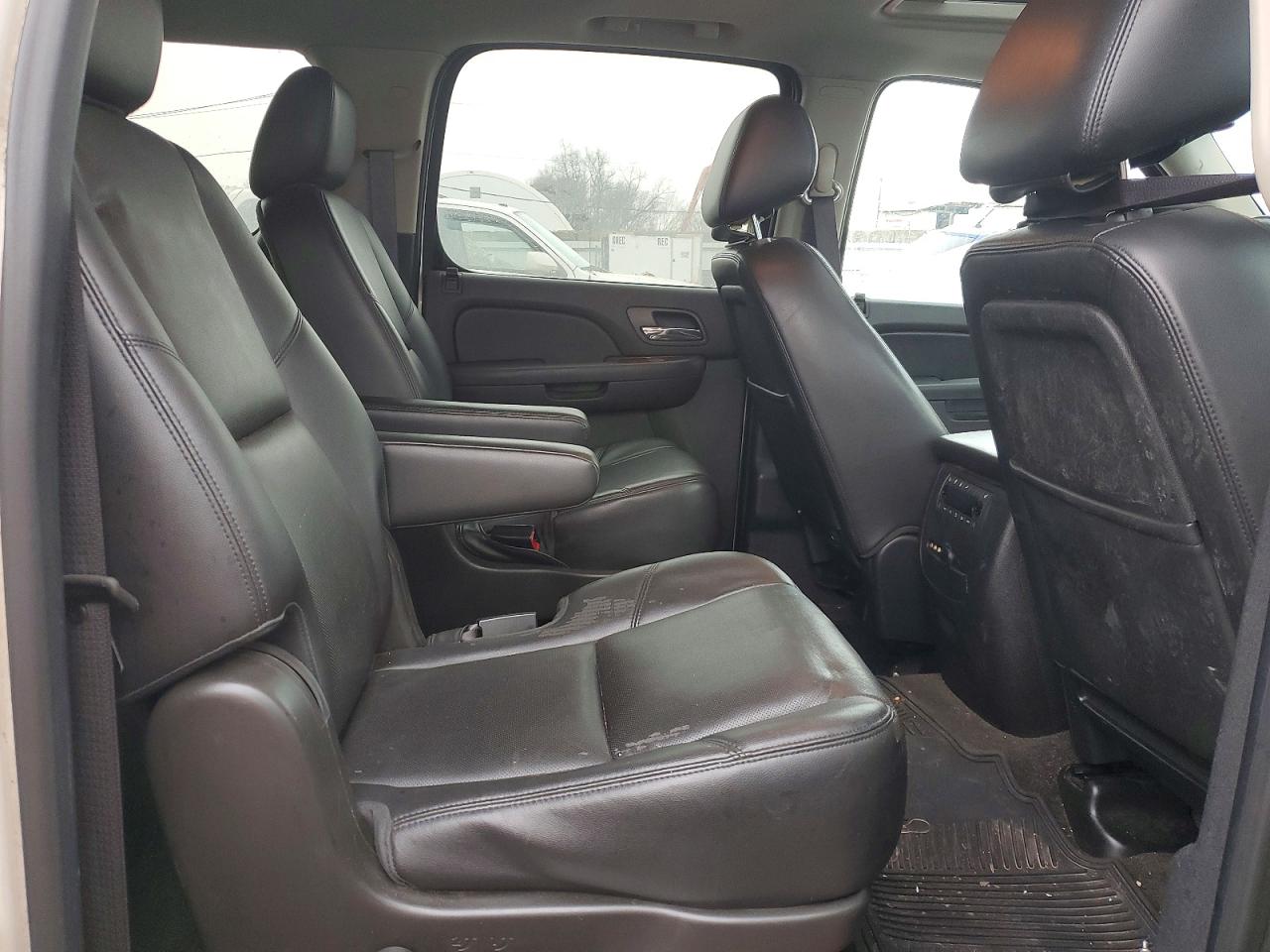 2013 CHEVROLET SUBURBAN K1500 LTZ photo 10