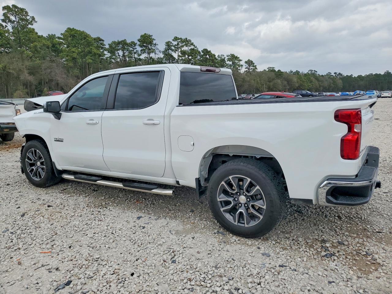 2021 CHEVROLET SILVERADO C1500 LT photo 2