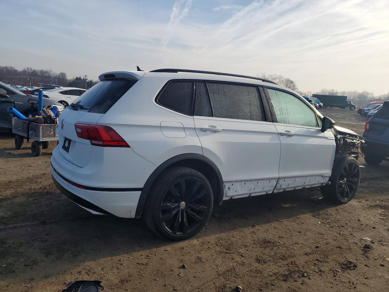 2021 VOLKSWAGEN TIGUAN SE photo 3
