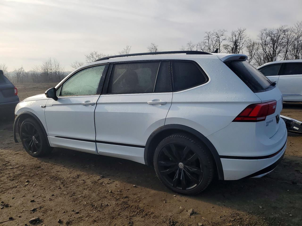 2021 VOLKSWAGEN TIGUAN SE photo 2