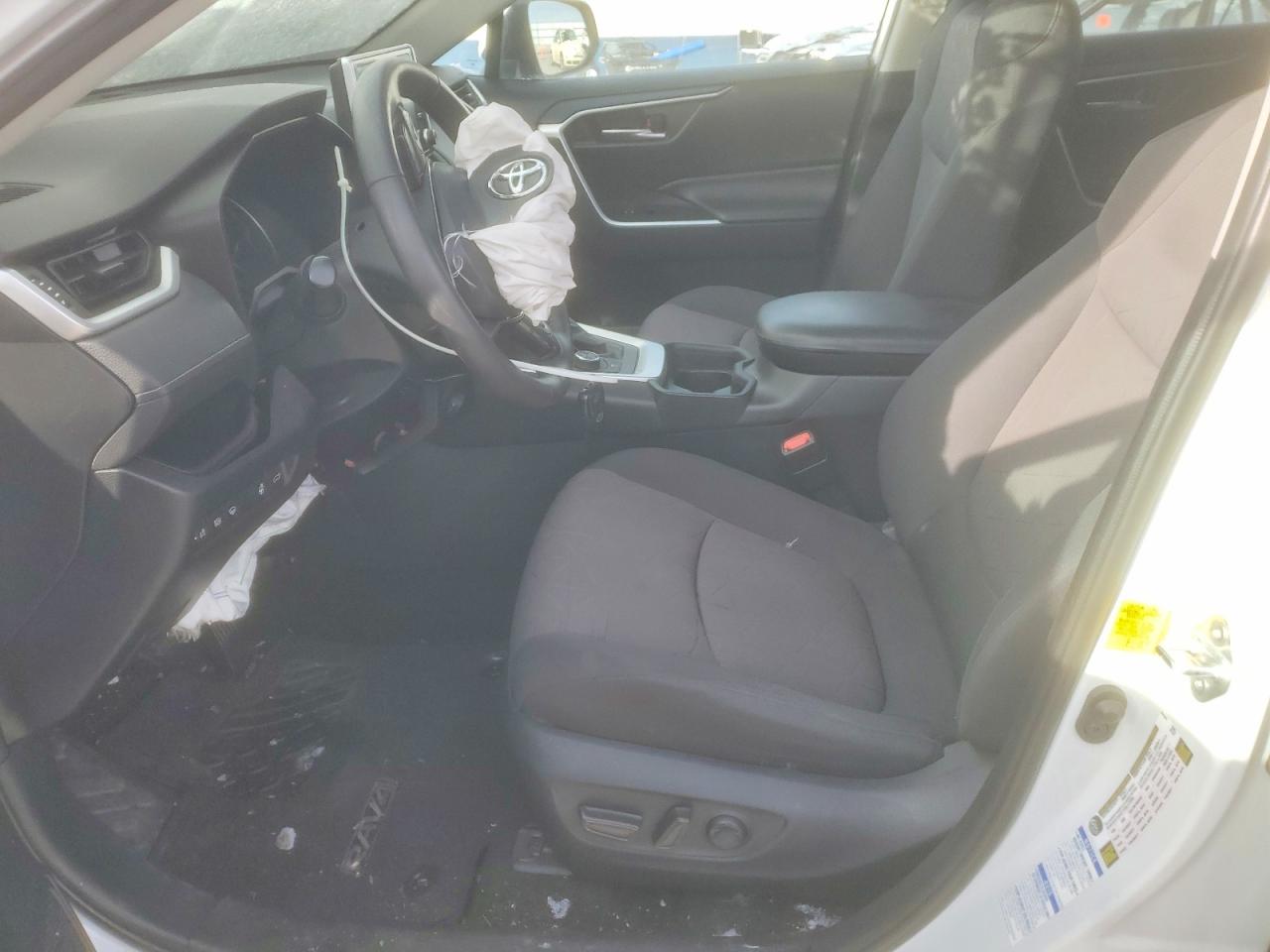 2019 TOYOTA RAV4 photo 7