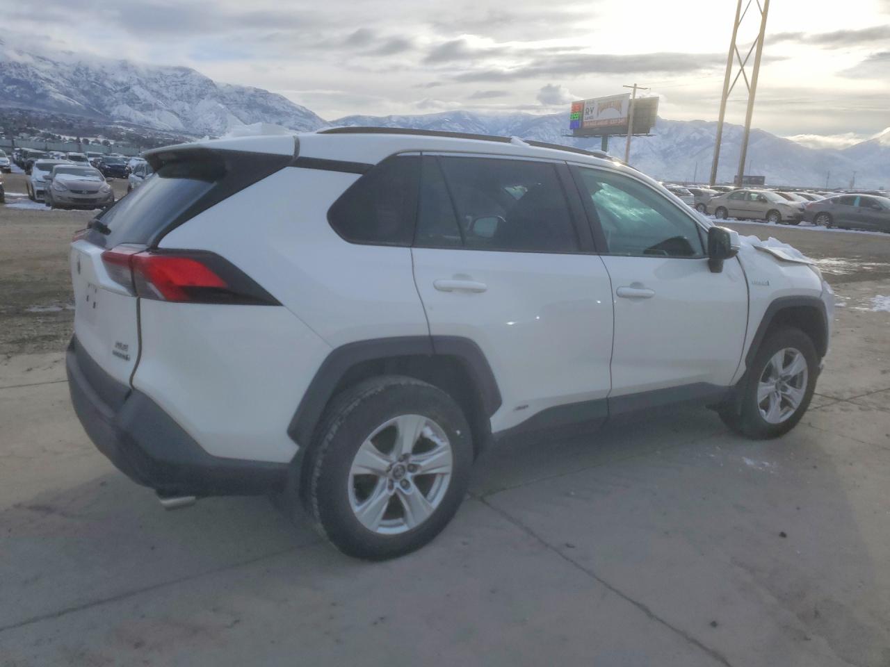 2019 TOYOTA RAV4 photo 3