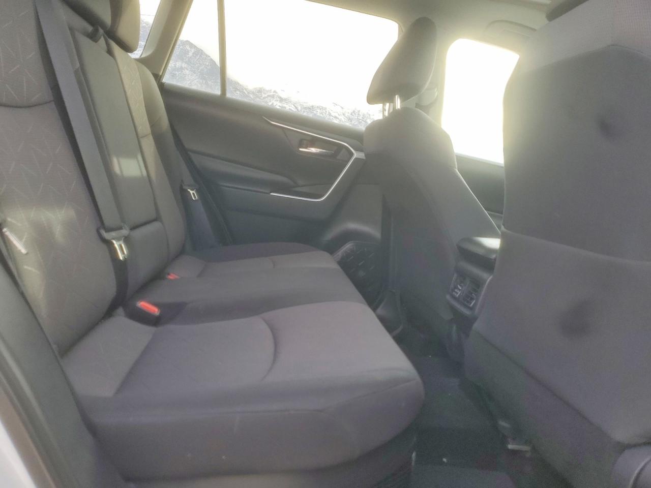 2019 TOYOTA RAV4 photo 10