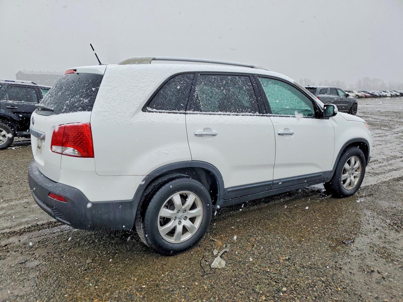 2012 KIA SORENTO BASE photo 5
