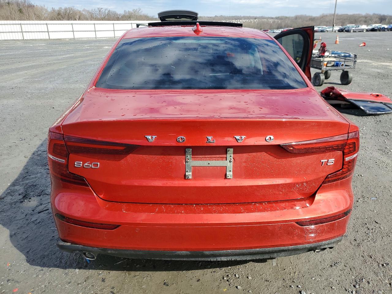2019 VOLVO S60 T5 MOMENTUM photo 16