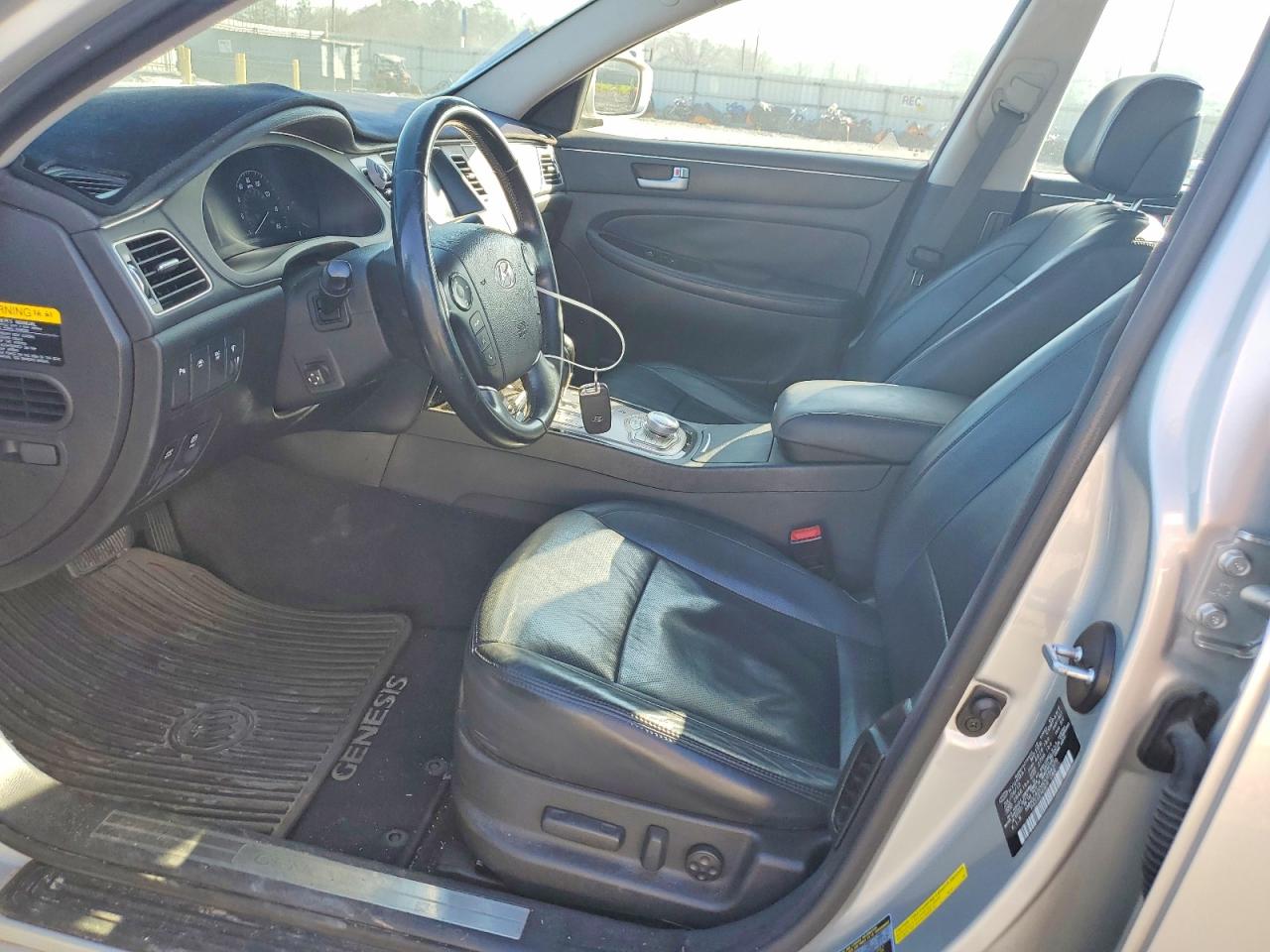 2013 HYUNDAI GENESIS 3.8L photo 13