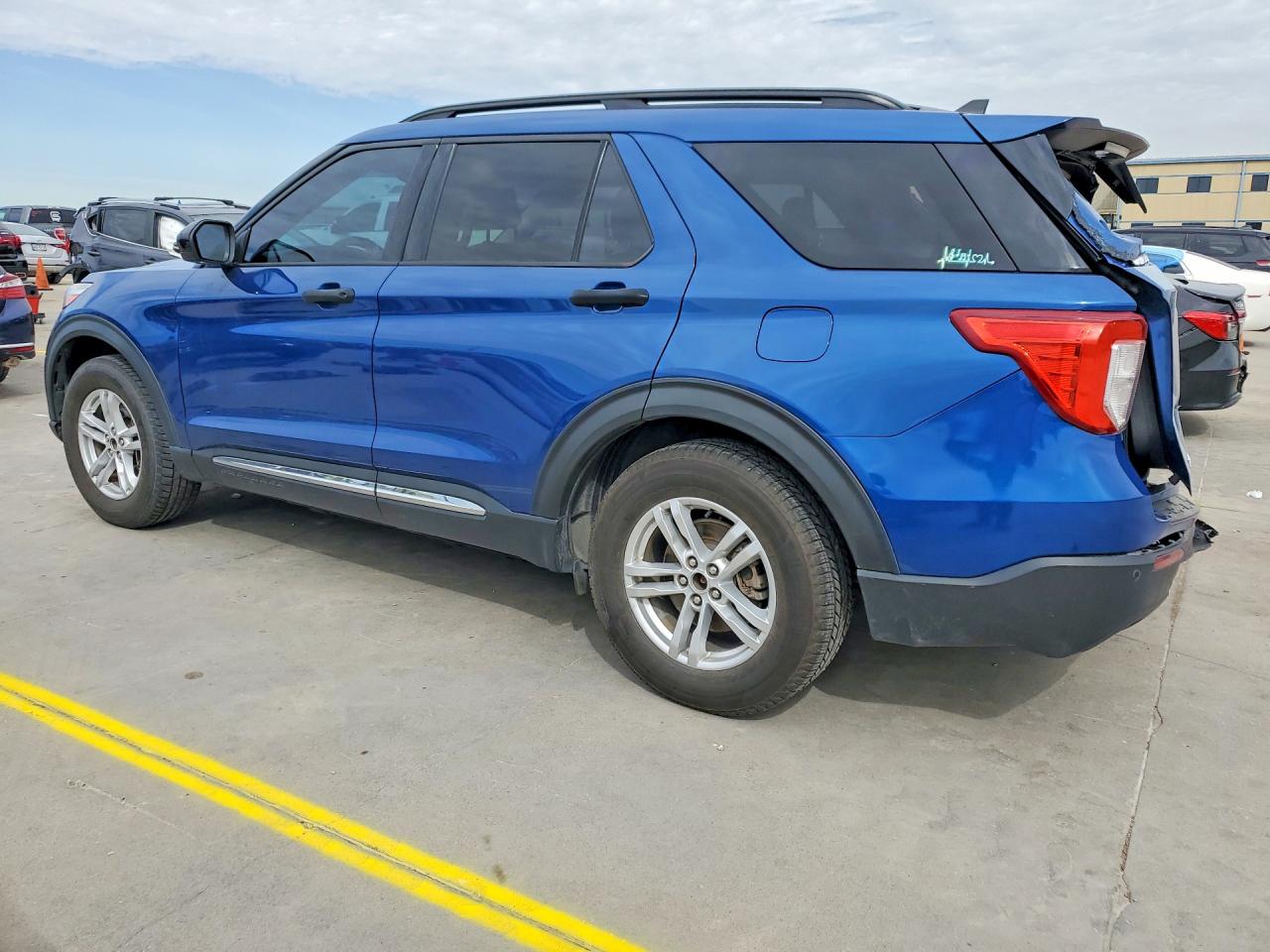 2021 FORD EXPLORER XLT photo 4