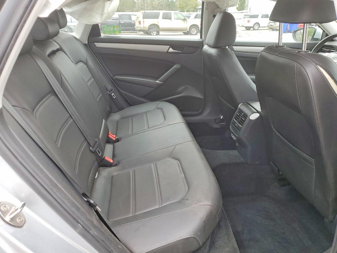 2021 VOLKSWAGEN PASSAT SE photo 19