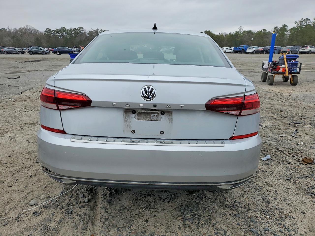 2021 VOLKSWAGEN PASSAT SE photo 11