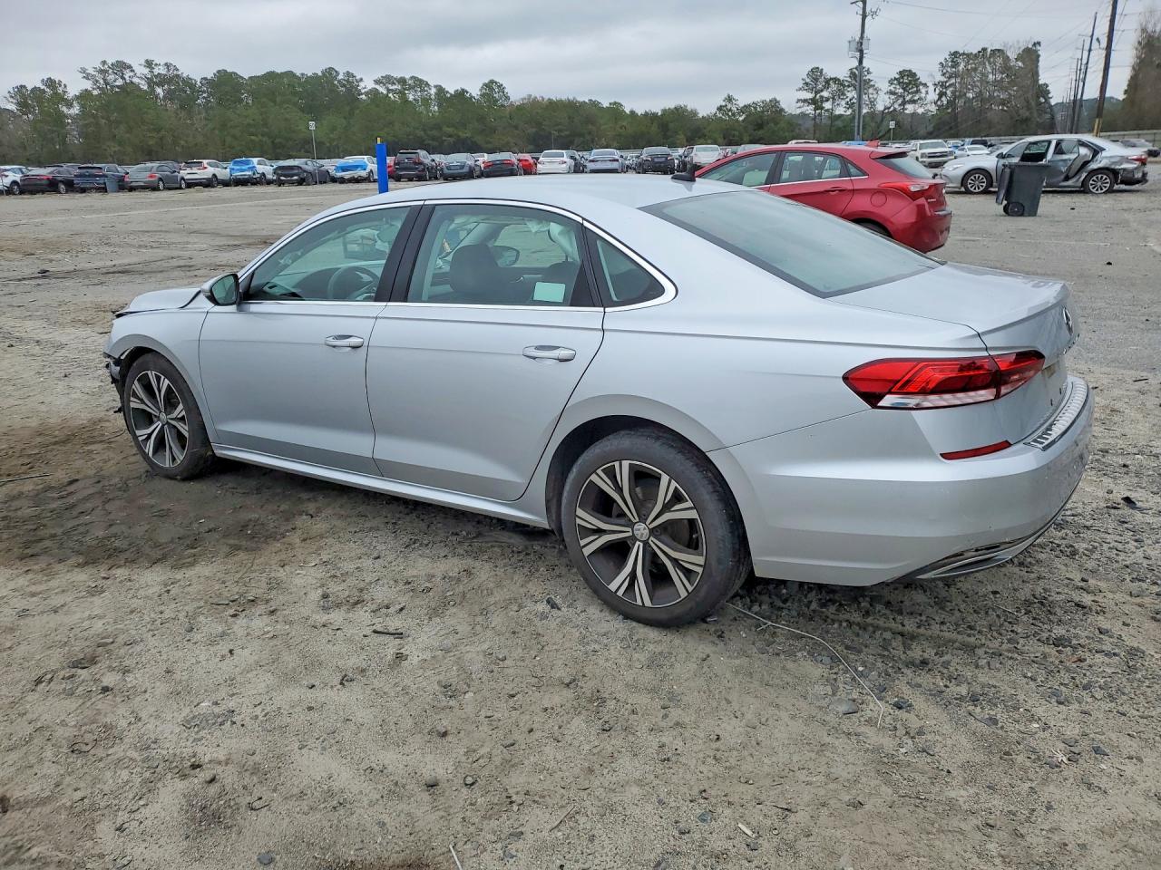 2021 VOLKSWAGEN PASSAT SE photo 3