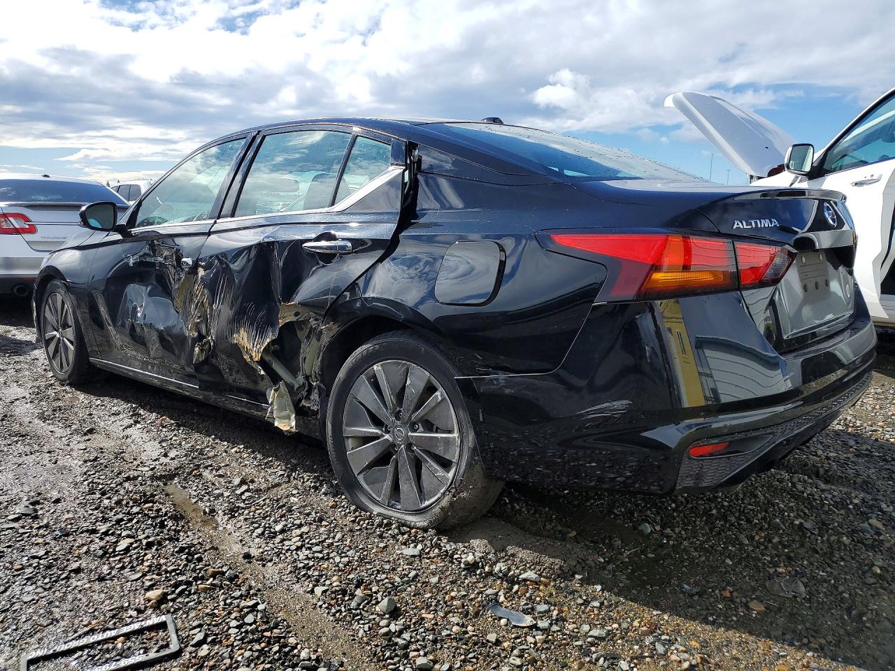 2019 NISSAN ALTIMA SL photo 2