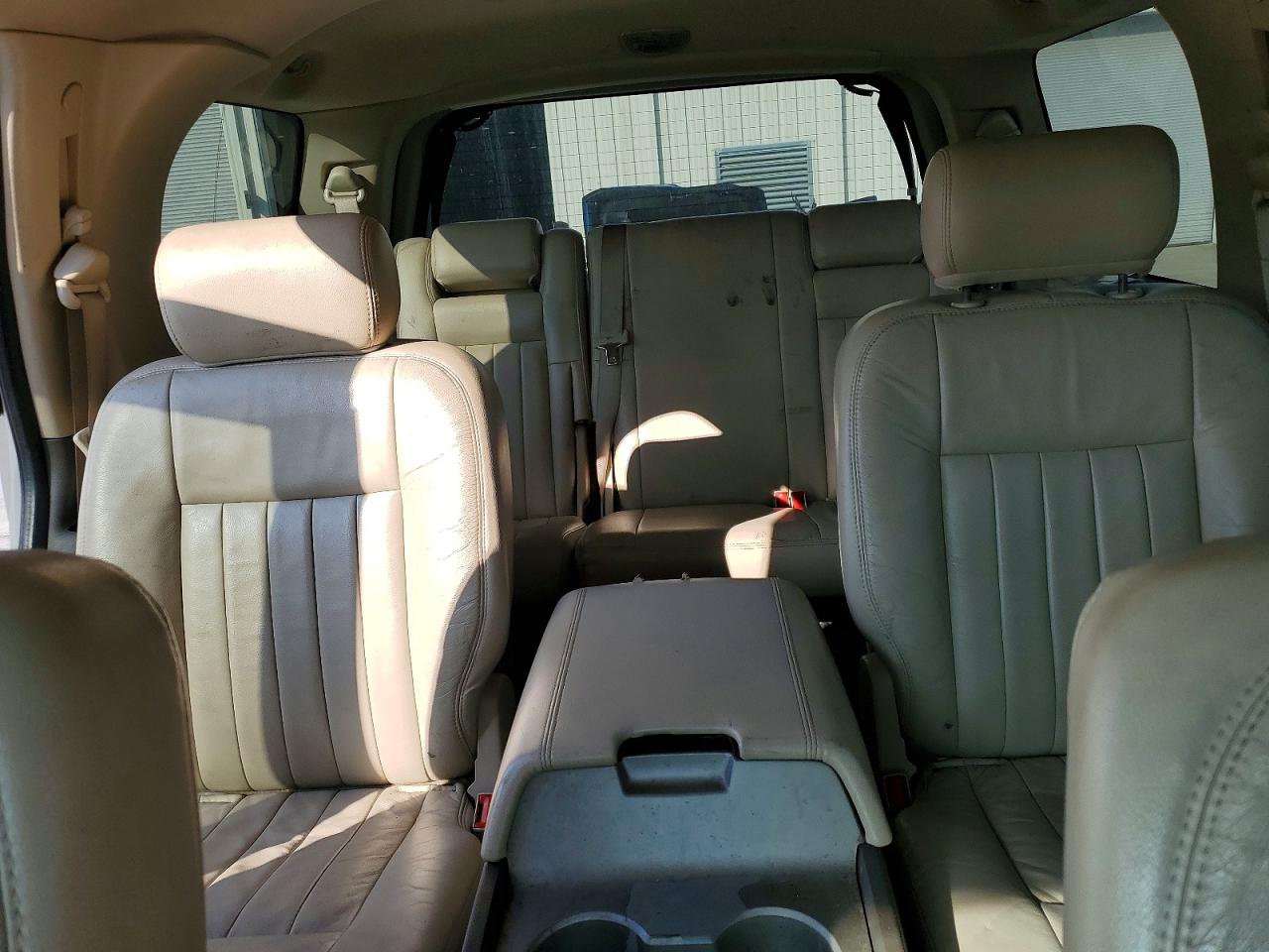 2004 LINCOLN NAVIGATOR photo 28