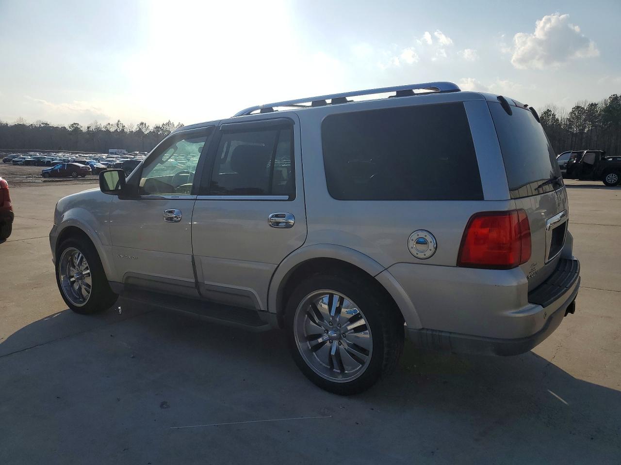 2004 LINCOLN NAVIGATOR photo 4