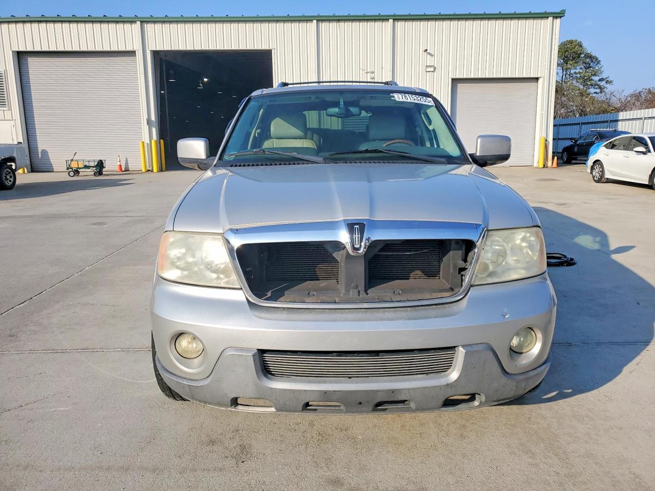 2004 LINCOLN NAVIGATOR photo 13