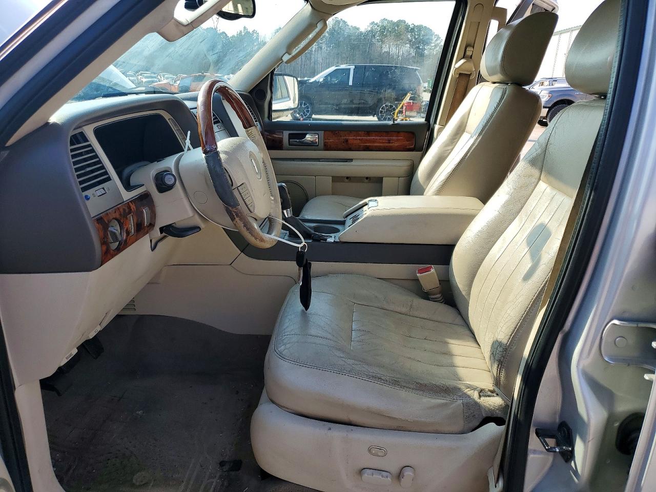 2004 LINCOLN NAVIGATOR photo 19