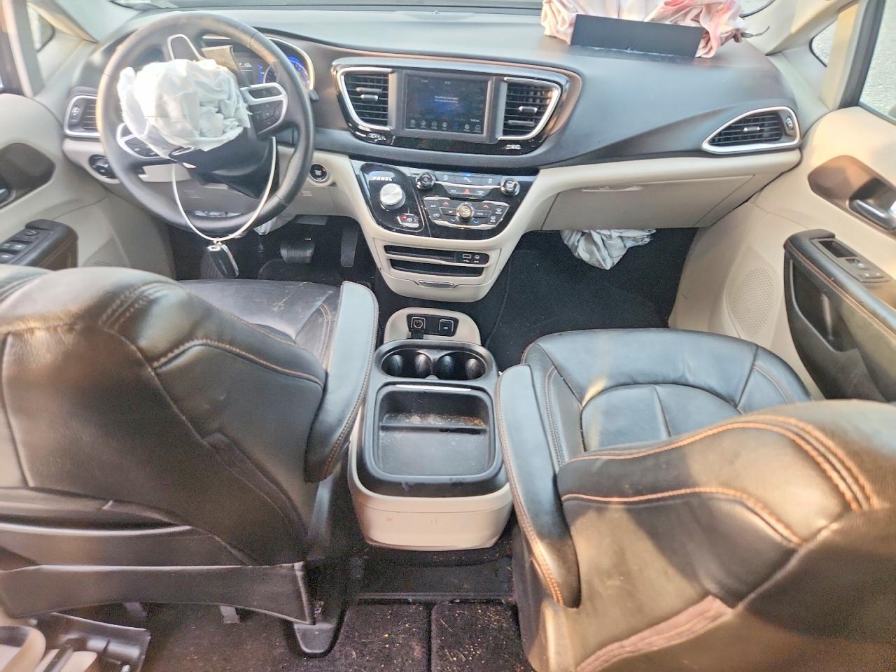 2019 CHRYSLER PACIFICA TOURING PLUS photo 8