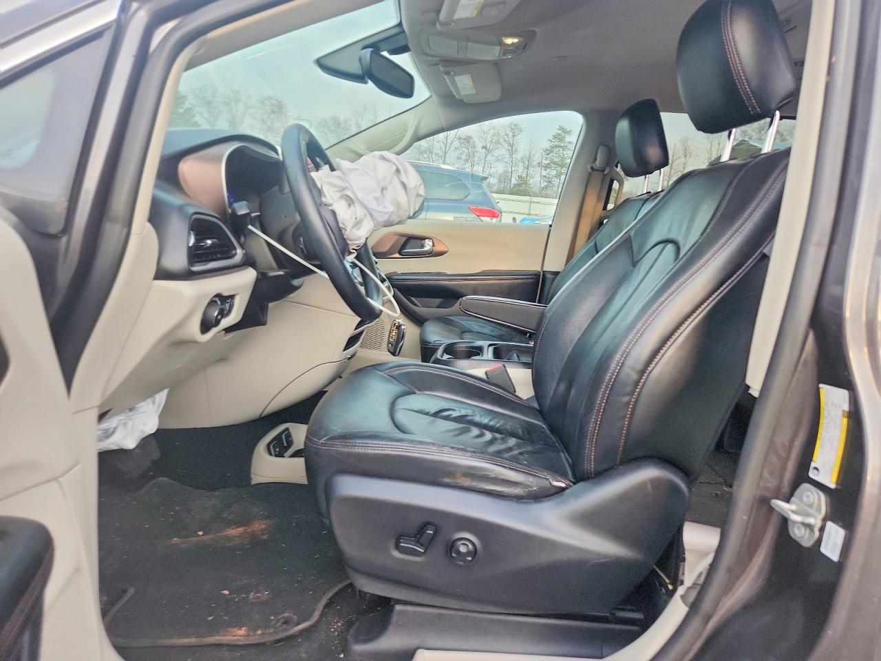 2019 CHRYSLER PACIFICA TOURING PLUS photo 7
